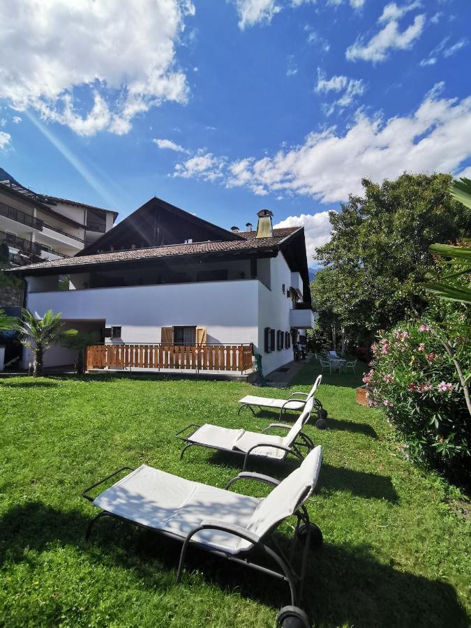 Hotel Eden Guesthouse Marlengo Bagian luar foto