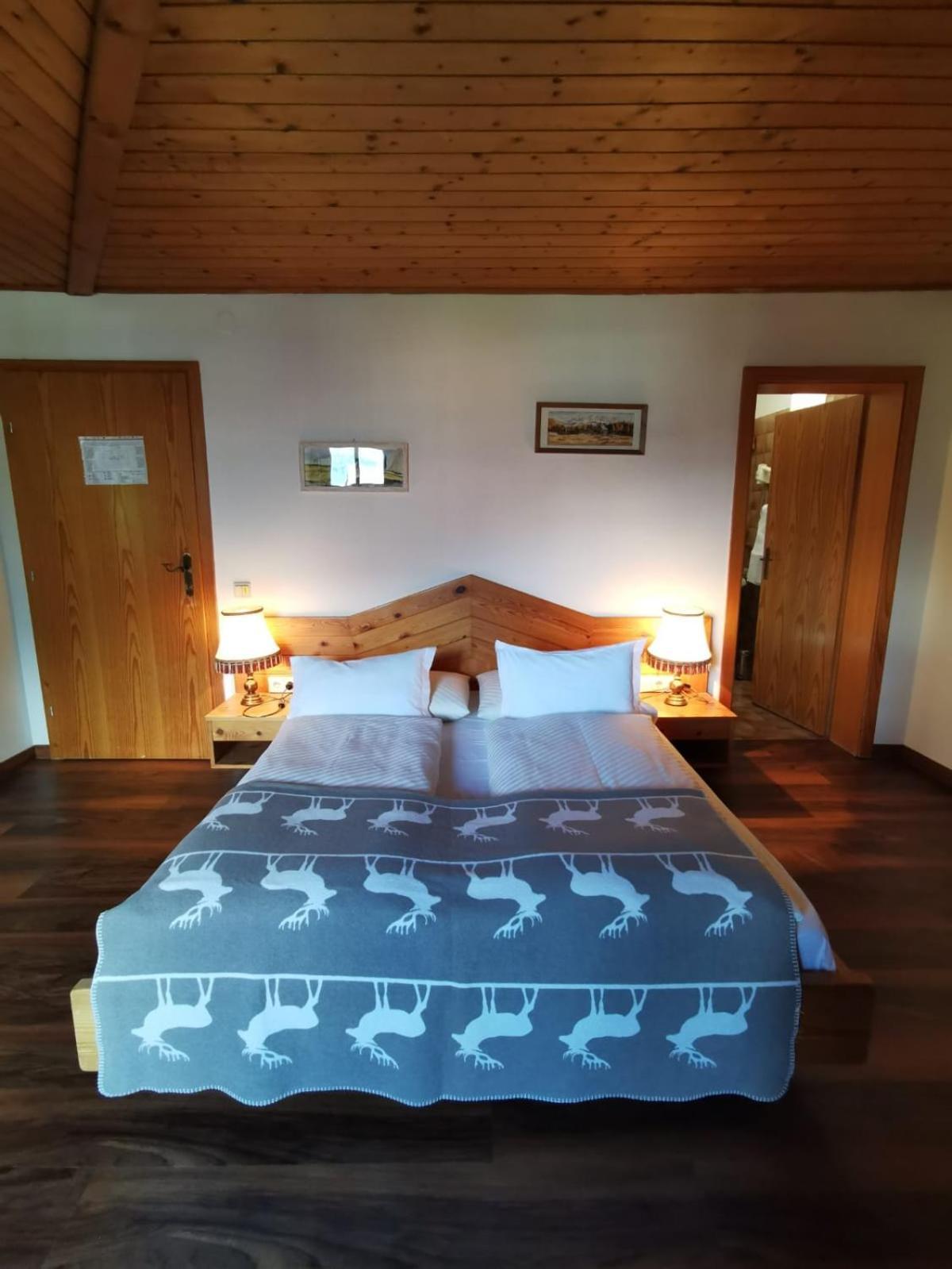 Hotel Eden Guesthouse Marlengo Bagian luar foto