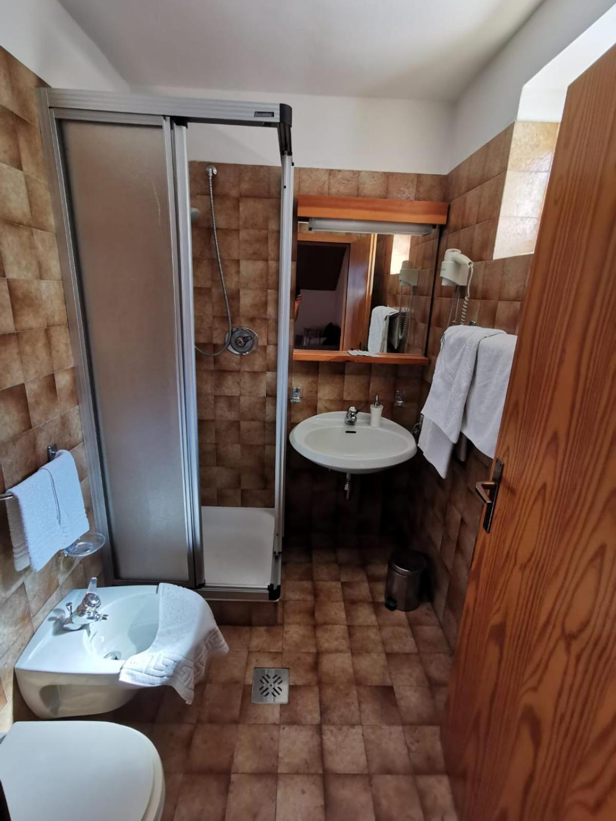 Hotel Eden Guesthouse Marlengo Bagian luar foto