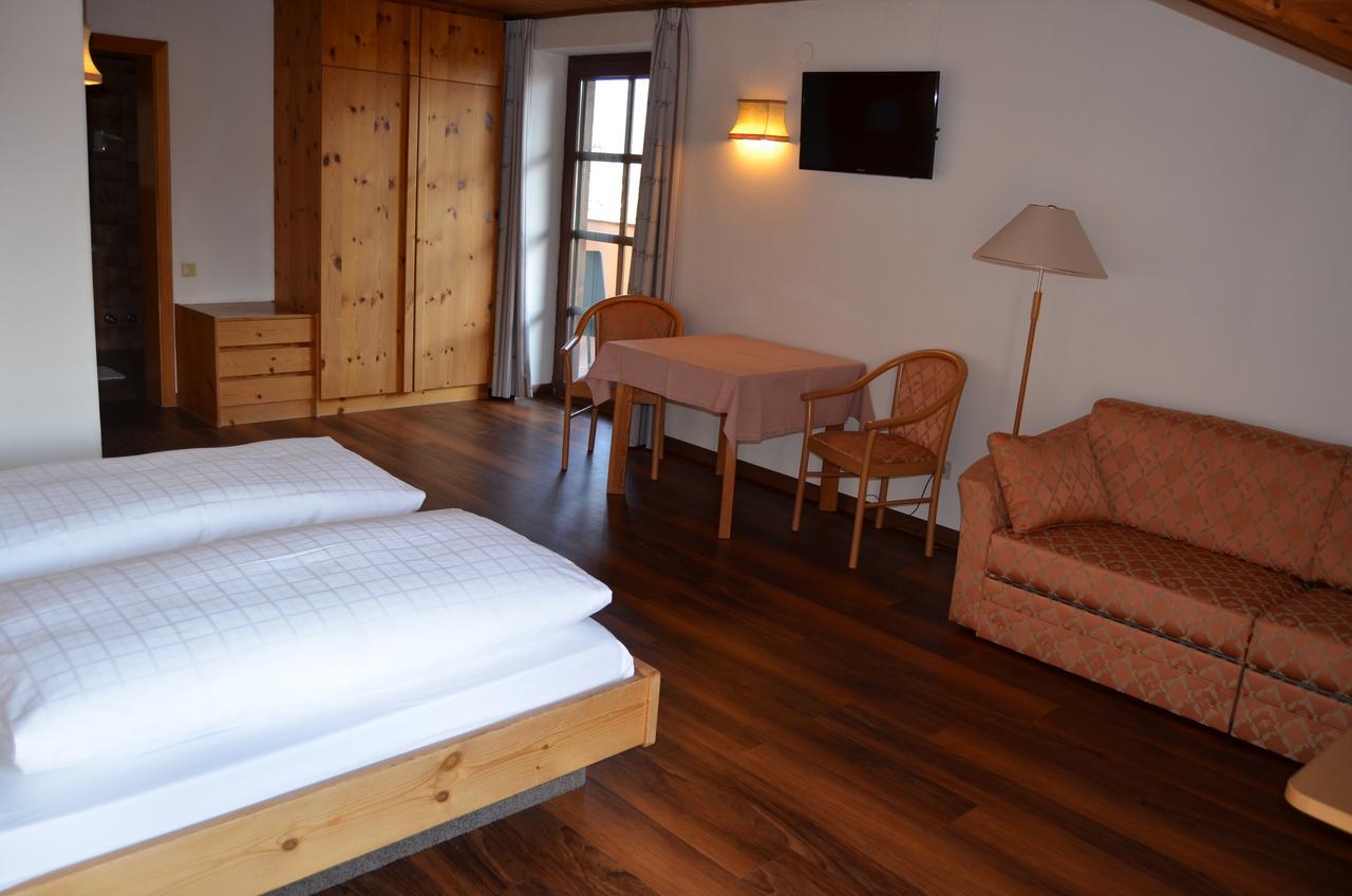 Hotel Eden Guesthouse Marlengo Bagian luar foto
