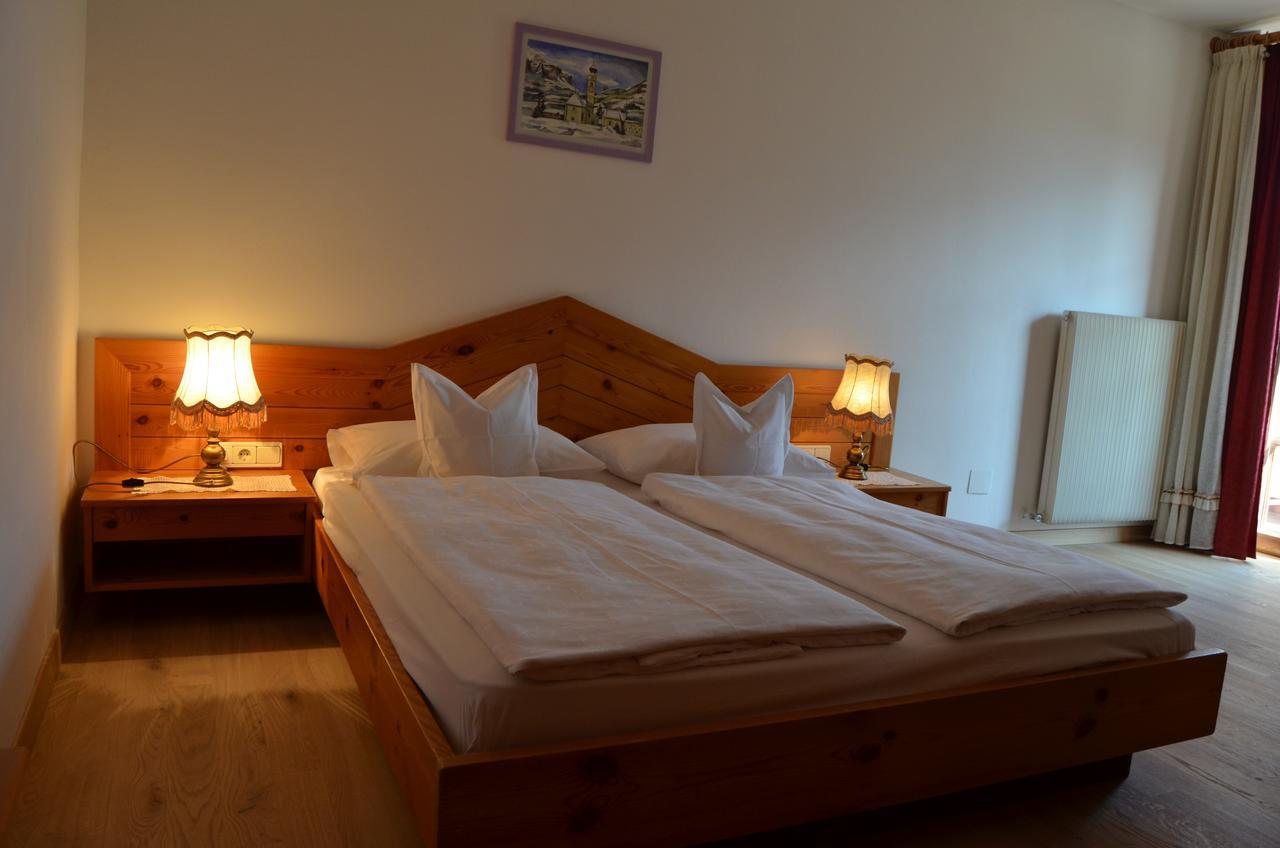 Hotel Eden Guesthouse Marlengo Bagian luar foto